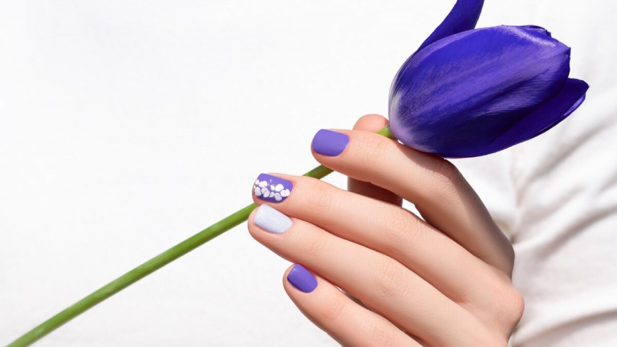 Royal Blue Nails with Diamonds – Elegant Nail Art